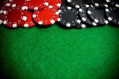 Live dealer blackjack and roulette table